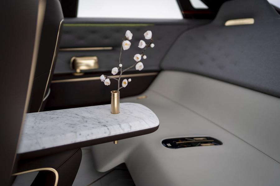 Детали интерьера Infiniti QX Inspiration 2019 года  (фото 124 из 159)